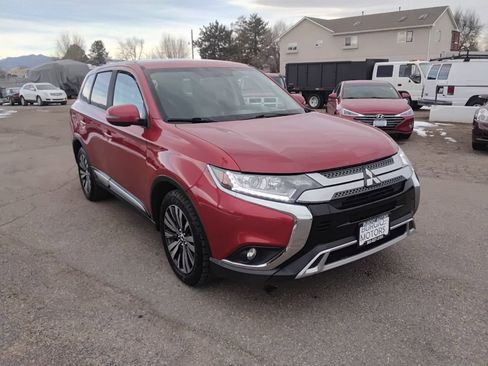 Used 2019 Mitsubishi Outlander SE image 3