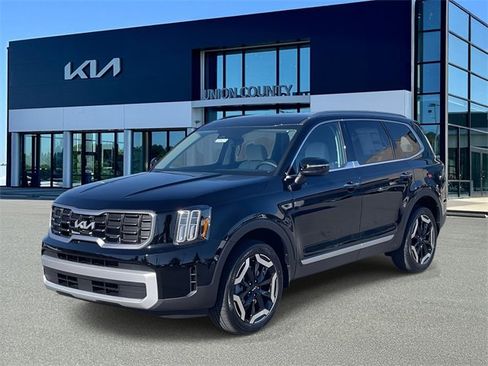New 2025 Kia Telluride S image 3