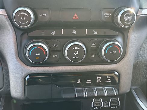 Used 2022 RAM 1500 Big Horn AWD/4WD image 17