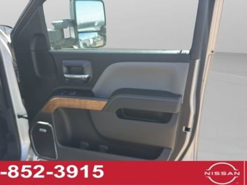 Used 2018 Chevrolet Silverado 1500 LTZ w/ LTZ Plus Package AWD/4WD image 29