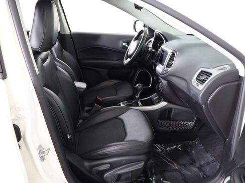 Used 2019 Jeep Compass Latitude FWD image 28