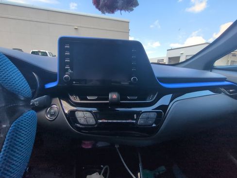 Used 2020 Toyota C-HR XLE FWD image 13