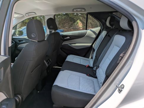 Used 2018 Chevrolet Equinox LS FWD image 19