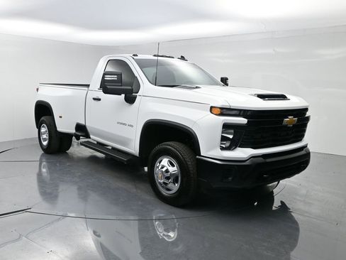 Used 2025 Chevrolet Silverado 3500 W/T image 2