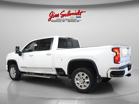 Used 2024 Chevrolet Silverado 2500 High Country w/ High Country Premium Package AWD/4WD image 4