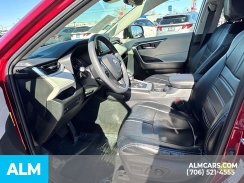 Used 2021 Toyota RAV4 XLE image 11