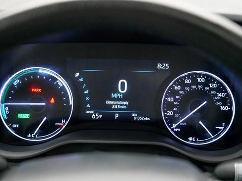 Used 2022 Toyota Sienna Limited image 26