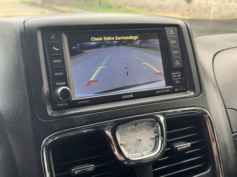 Used 2014 Chrysler Town & Country S FWD image 13