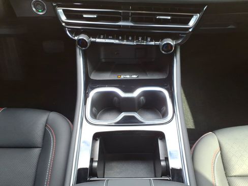 Used 2025 Chevrolet Traverse RS AWD/4WD image 23