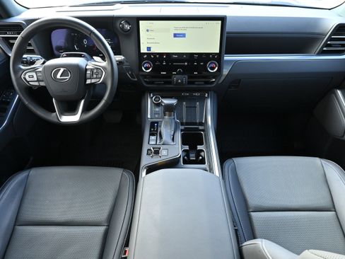 Used 2025 Lexus GX 550 w/ Accessory Package (2T) image 3