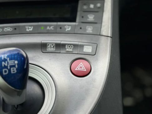 Used 2015 Toyota Prius Two image 33