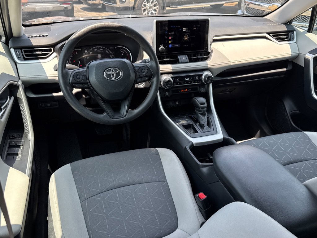 Used 2024 Toyota RAV4 XLE FWD image 7