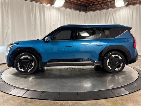 Certified 2024 Kia EV9 Land AWD/4WD image 8