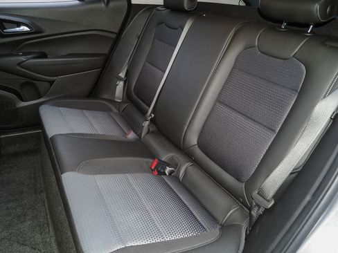 Certified 2025 Chevrolet Trax LT w/ LT Convenience Package image 21