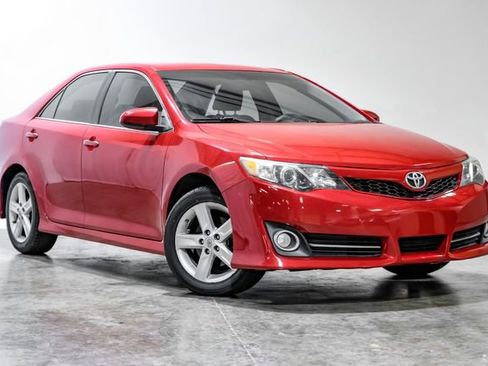 Used 2012 Toyota Camry SE FWD image 7