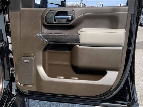 Used 2022 Chevrolet Silverado 2500 LTZ w/ LTZ Convenience Package image 23