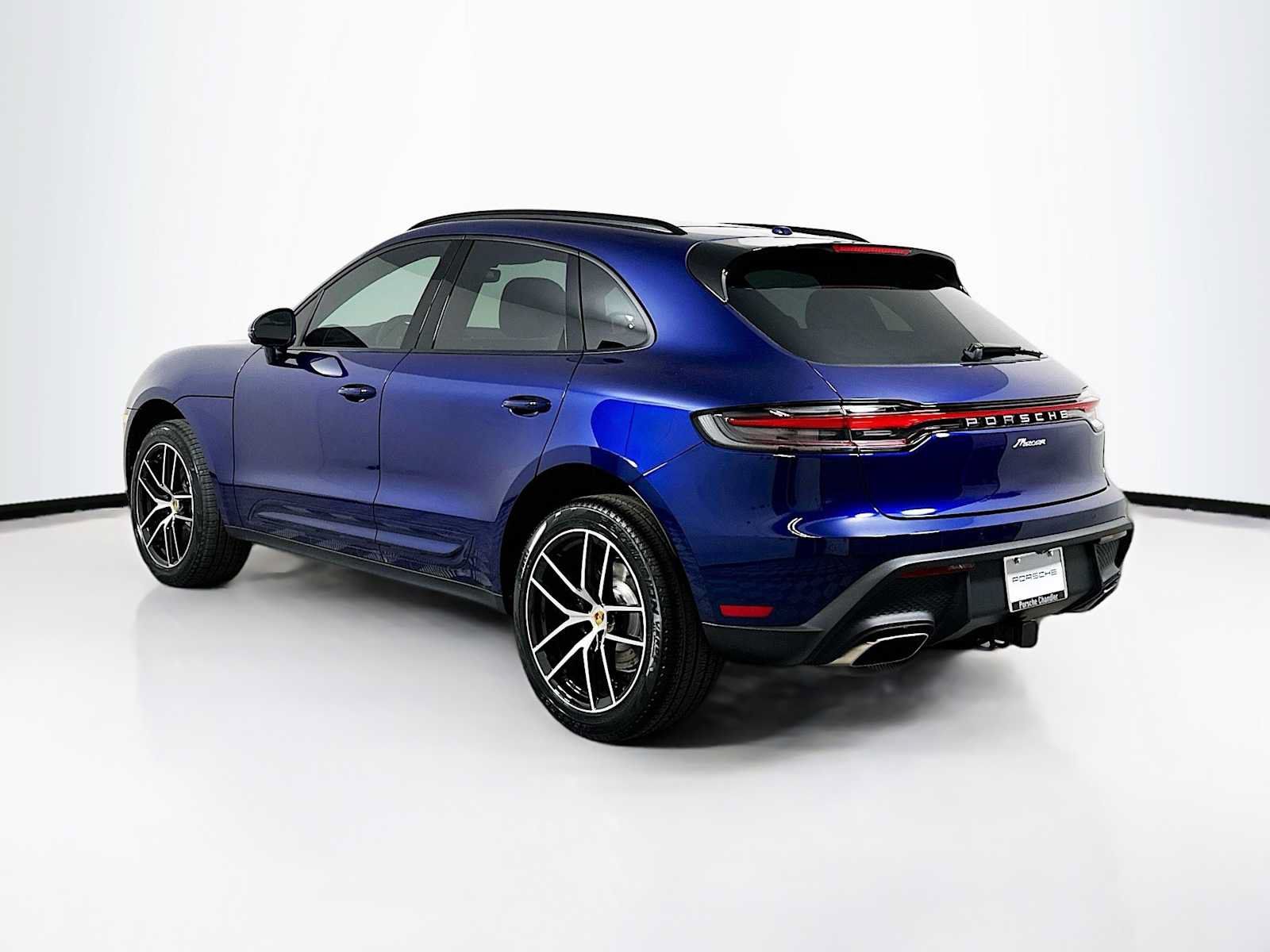 Used 2026 Porsche Macan AWD/4WD image 3