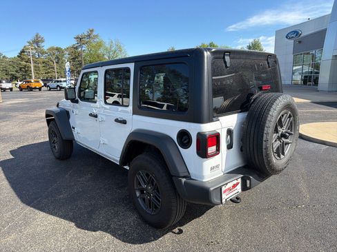 Used 2024 Jeep Wrangler Unlimited Sport AWD/4WD image 9
