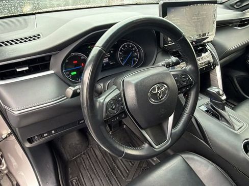 Used 2021 Toyota Venza XLE w/ Carpet Mat Package (TMS) image 31