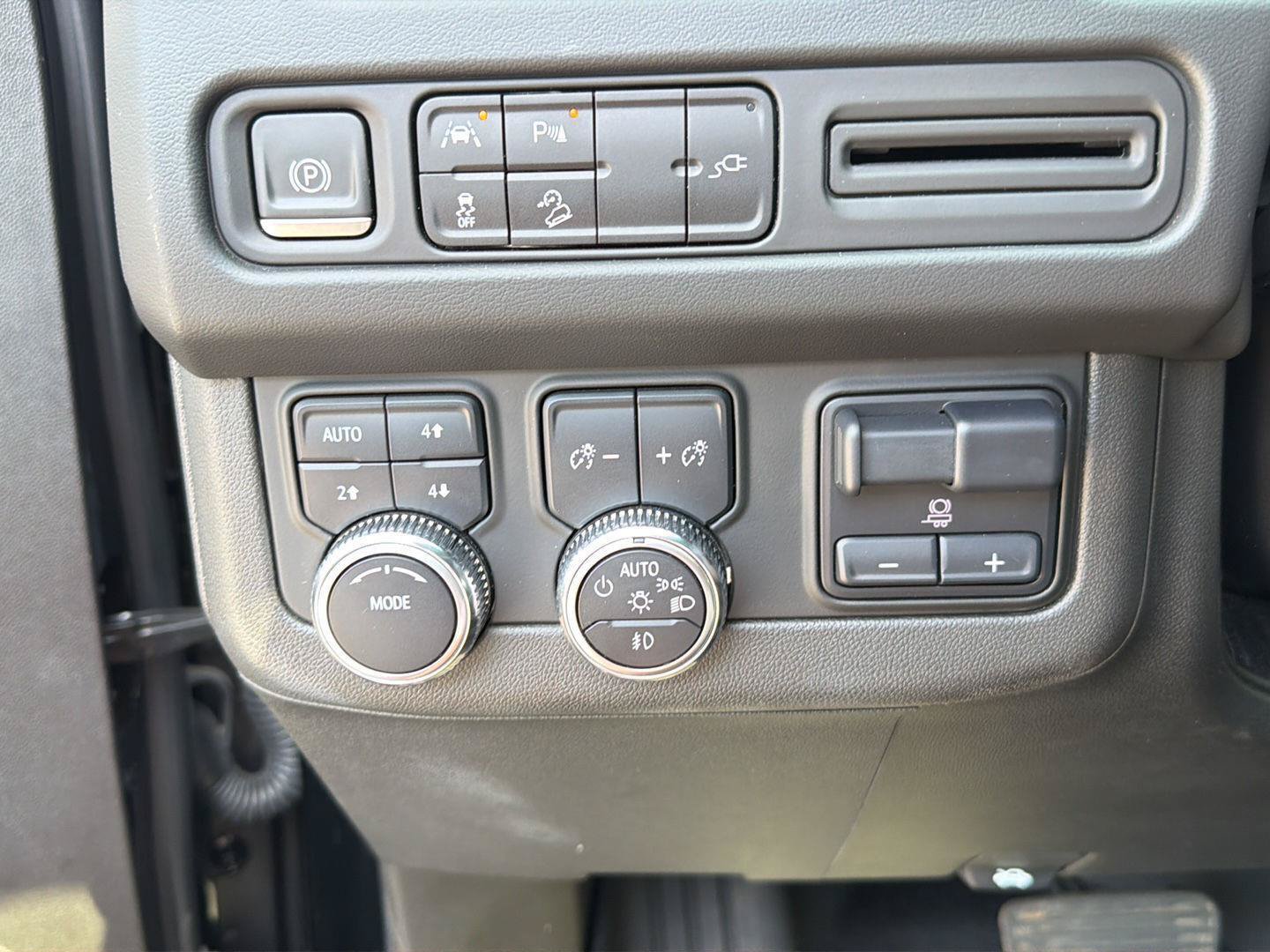 Used 2022 GMC Yukon AT4 w/ Max Trailering Package AWD/4WD image 20
