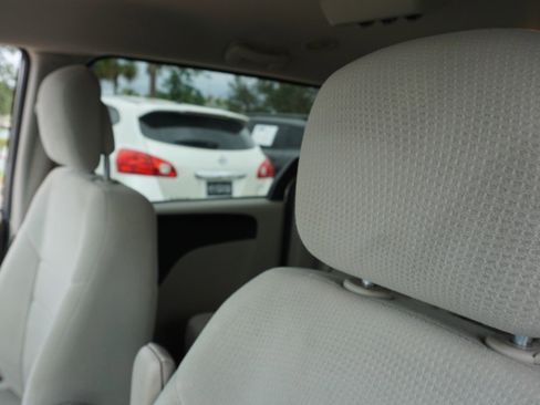 Used 2013 Dodge Grand Caravan SE image 20