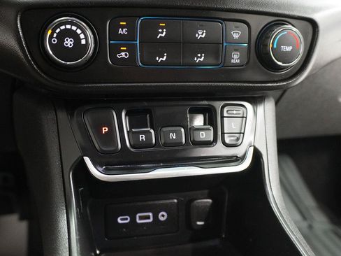 Used 2020 GMC Terrain SLE FWD image 17