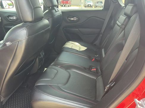 Used 2019 Jeep Cherokee Trailhawk AWD/4WD image 19