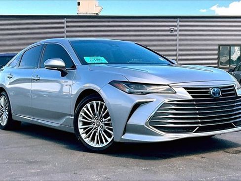 Used 2020 Toyota Avalon Limited image 3