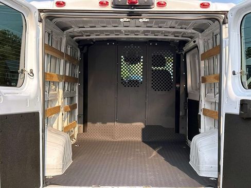 Used 2025 RAM ProMaster 2500 w/ U-Haul Equipment Group FWD image 12