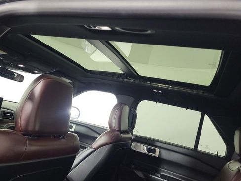 Used 2020 Ford Explorer Platinum w/ Premium Technology Package image 22