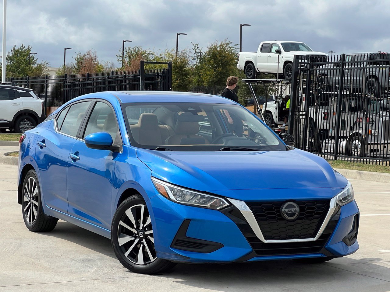 Used 2023 Nissan Sentra SV w/ SV Premium Package FWD image 2