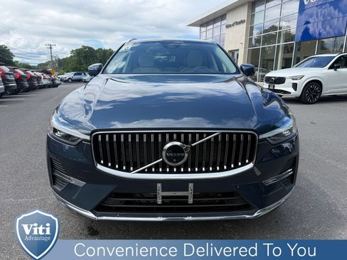 Used 2023 Volvo XC60 B5 Plus w/ Climate Package AWD/4WD image 3