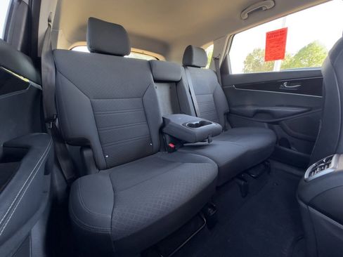 Used 2020 Kia Sorento LX image 19
