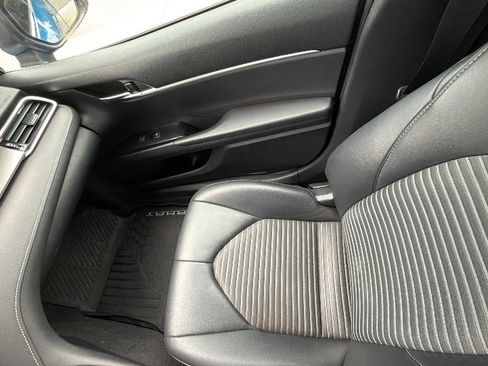 Used 2018 Toyota Camry SE FWD image 12