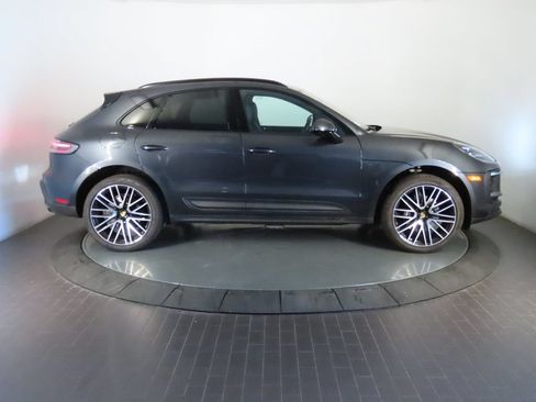 Certified 2026 Porsche Macan AWD/4WD image 8