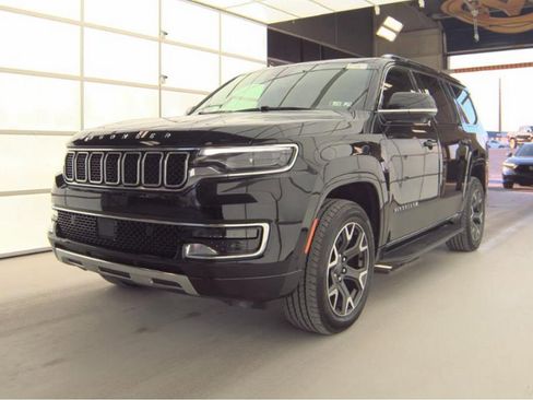 Used 2024 Jeep Wagoneer Series III image 2