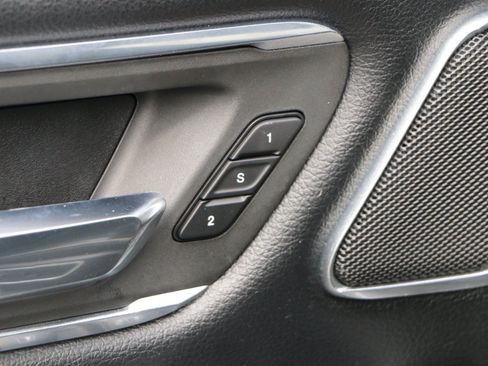 Used 2019 RAM 1500 Laramie AWD/4WD image 19