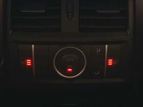 Used 2014 Mercedes-Benz ML 63 AMG 4MATIC image 31