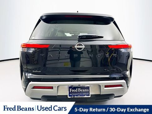 Certified 2024 Nissan Pathfinder SL w/ Black Appearance Package image 6