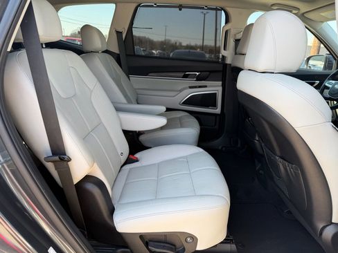Used 2021 Kia Telluride EX w/ EX Premium Package image 25