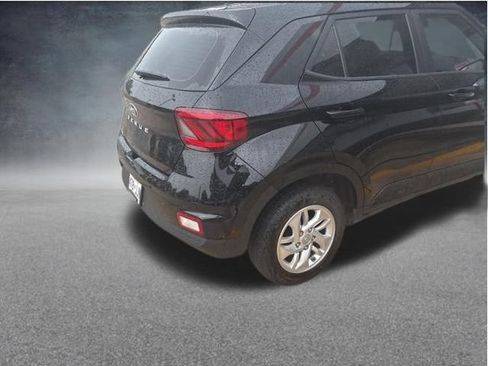 Used 2025 Hyundai Venue SE FWD image 6