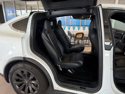 Used 2018 Tesla Model X 100D AWD/4WD image 3