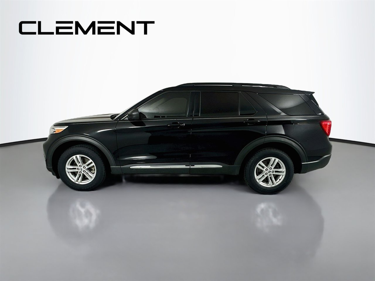 Used 2022 Ford Explorer XLT w/ Equipment Group 202A AWD/4WD image 6