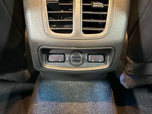 Used 2018 Ford Taurus Limited image 35