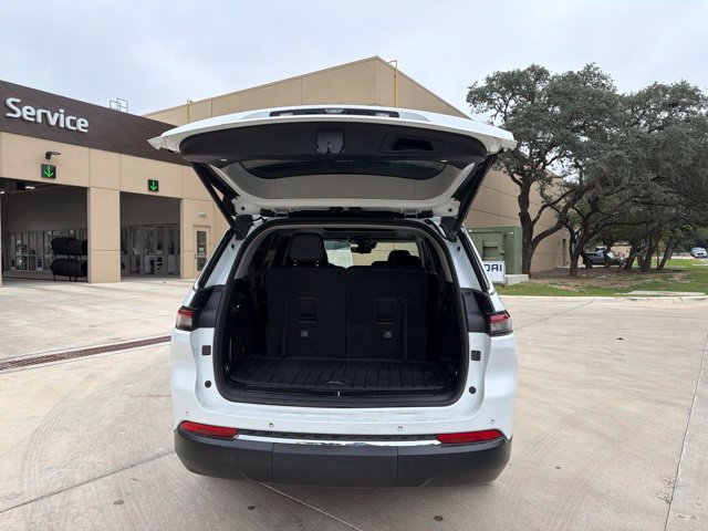 Used 2022 Jeep Grand Cherokee L Limited w/ Luxury Tech Group II AWD/4WD image 4