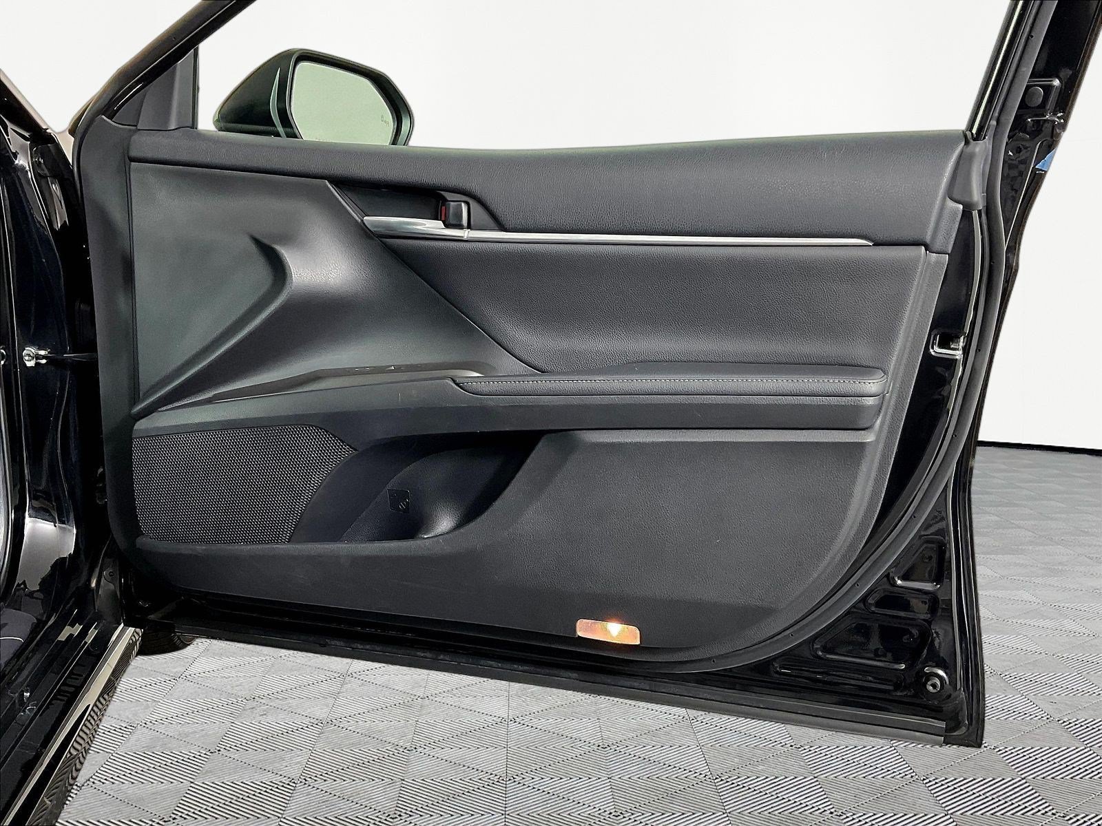 Used 2023 Toyota Camry XSE FWD image 28