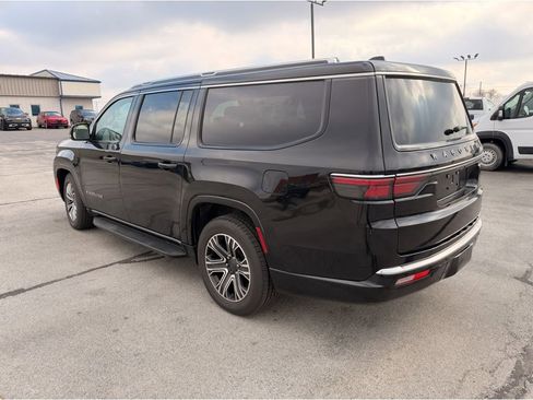 Used 2024 Jeep Wagoneer L Series II w/ Flexible Seating Group image 4