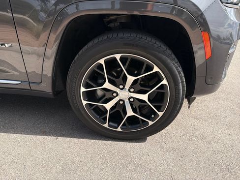 Used 2023 Jeep Grand Cherokee Summit AWD/4WD image 17