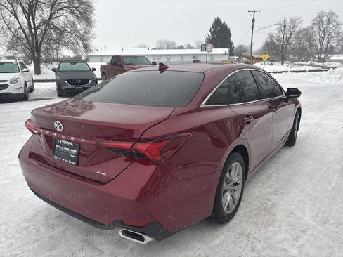 Used 2022 Toyota Avalon XLE image 3