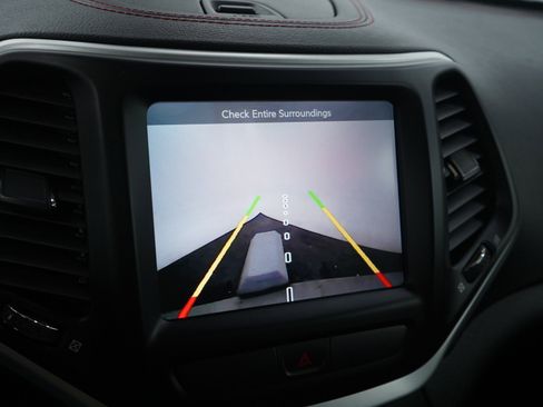 Used 2016 Jeep Cherokee Trailhawk w/ Comfort/Convenience Group image 22